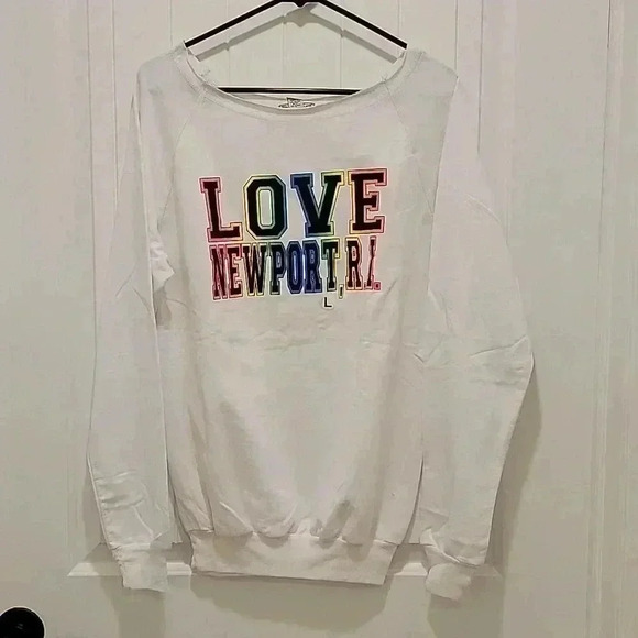 Classy Jr Tops - Love Newport, RI Crew Neck Sweatshirt Size Large ♥️🌈